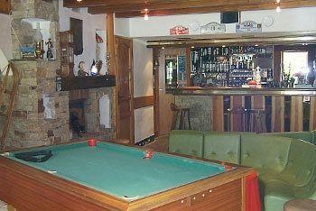 Les Bernards Hotel