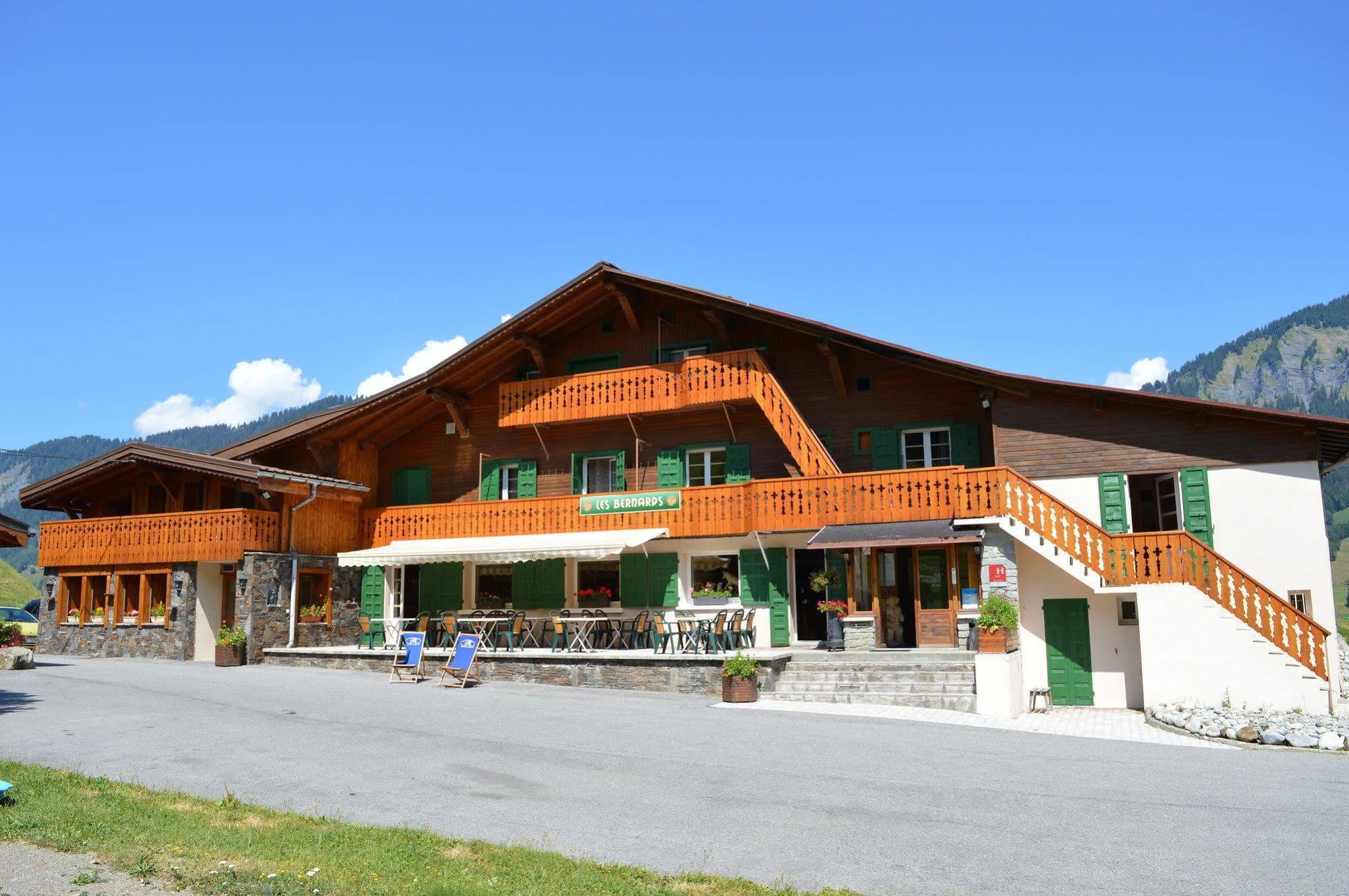 Les Bernards Hotel 2*